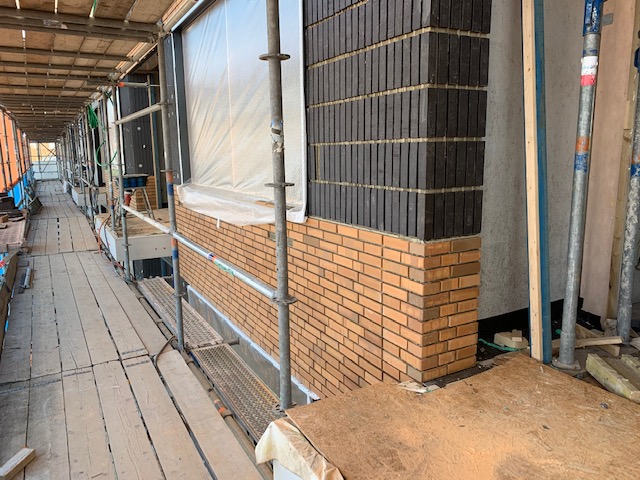 buitengevelisolatie met steenstrippen